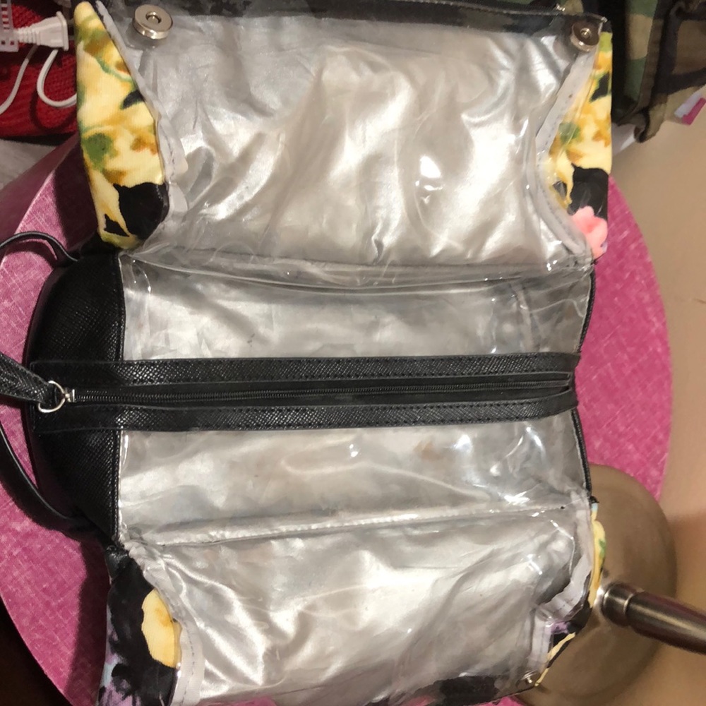 Makeup bag - Picture 2 of 2